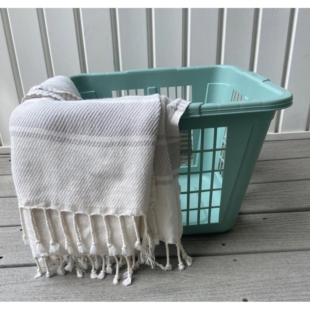VTG 1987 Rubbermaid Laundry Basket 3/4 Bushel Model 2972  Made In USA